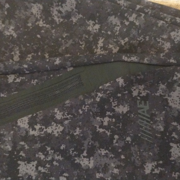 American Eagle Jogger - Picture 8 of 10